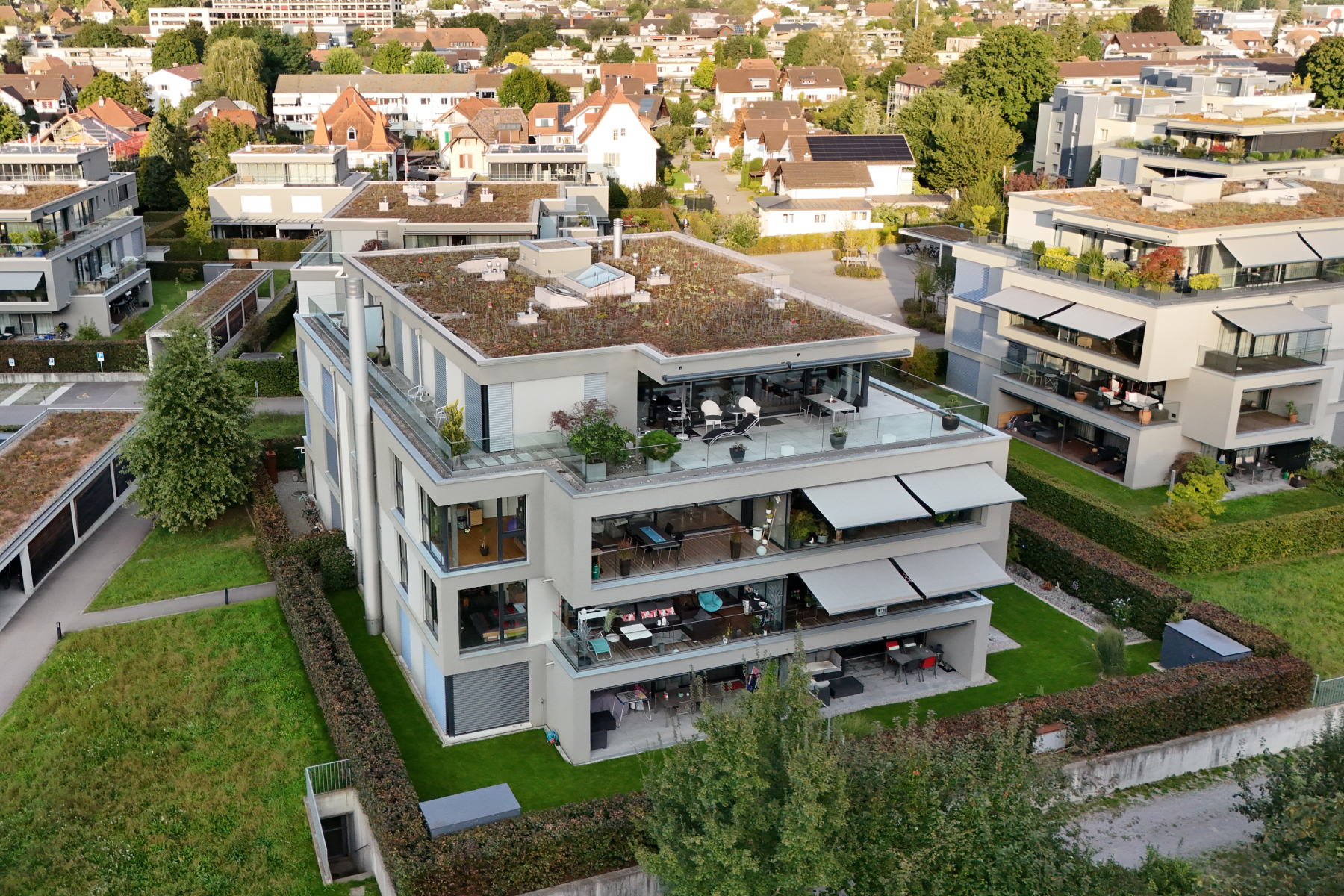 Foto des Dronenfluges für eine Immobilie für Raum und Zeit